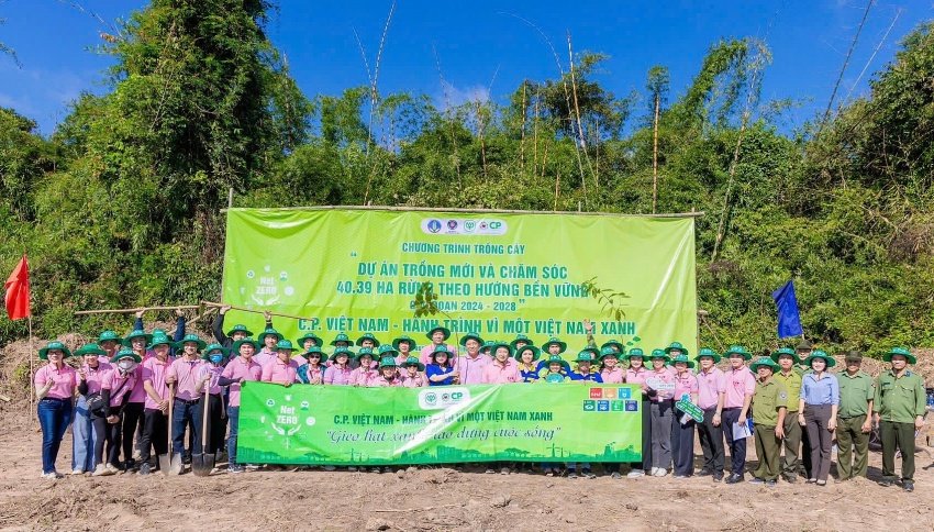 C.P. Vietnam hands over forest project in Binh Phuoc province